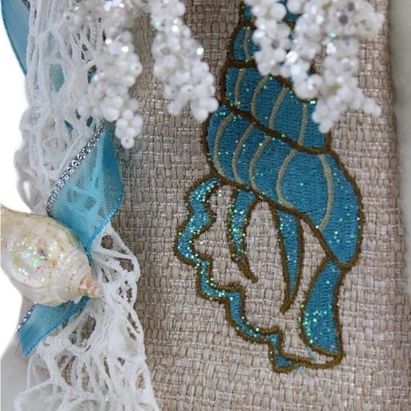 Windy Hill Collection ‘Coastal Christmas Santa’ - Picture 7 of 8